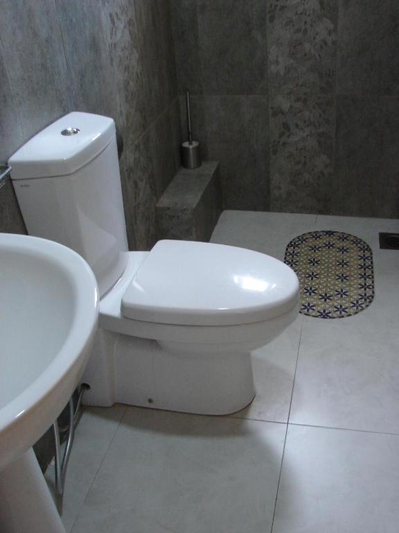 Ocean Breeze Apartment Коломбо Номер фото